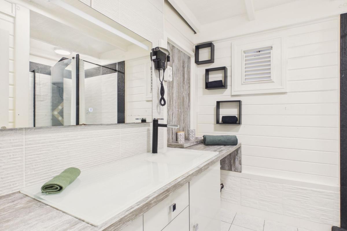 Location villa  au diamant piscine 8 personnes  - salle de douche 1